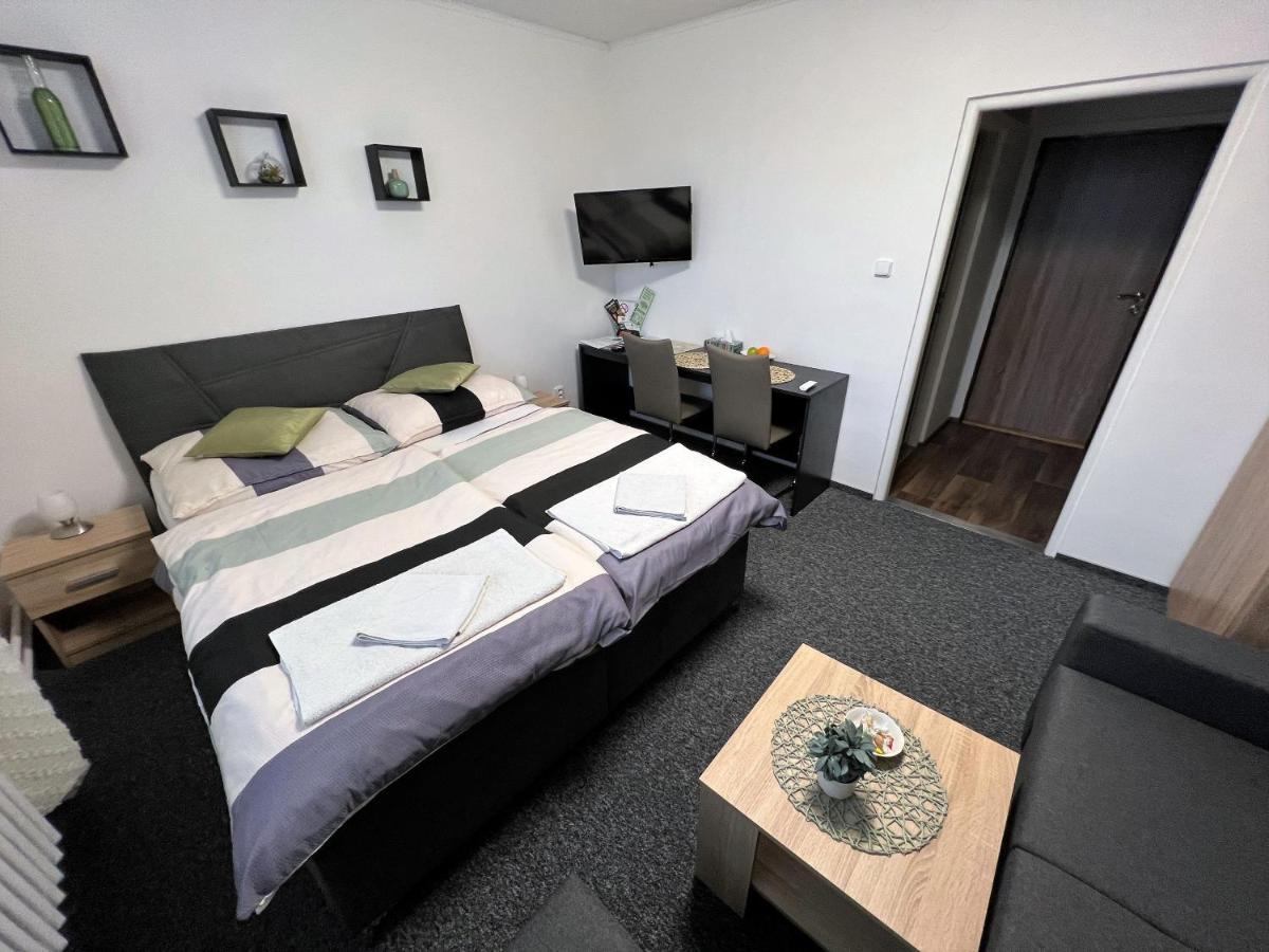 Apartmány Karlovy Vary Esterno foto