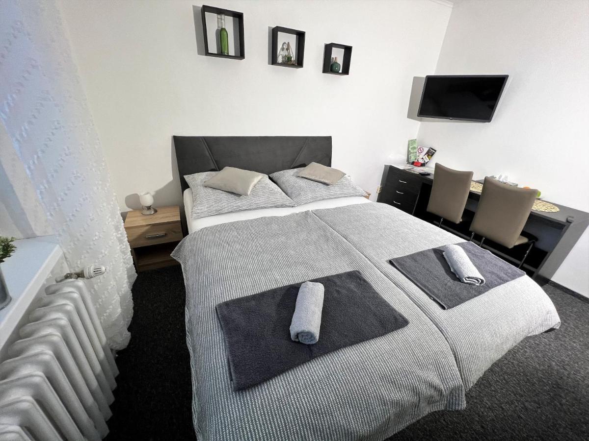 Apartmány Karlovy Vary Esterno foto