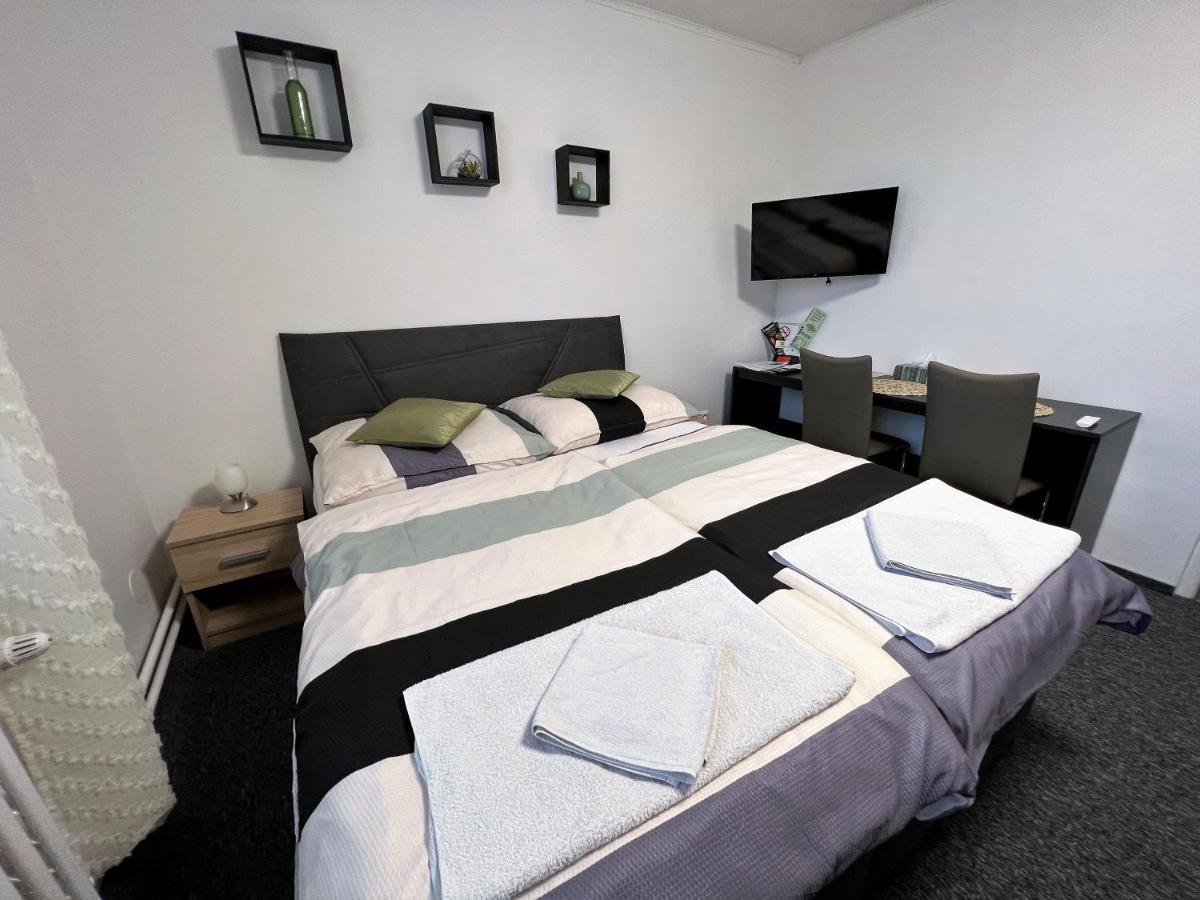 Apartmány Karlovy Vary Esterno foto